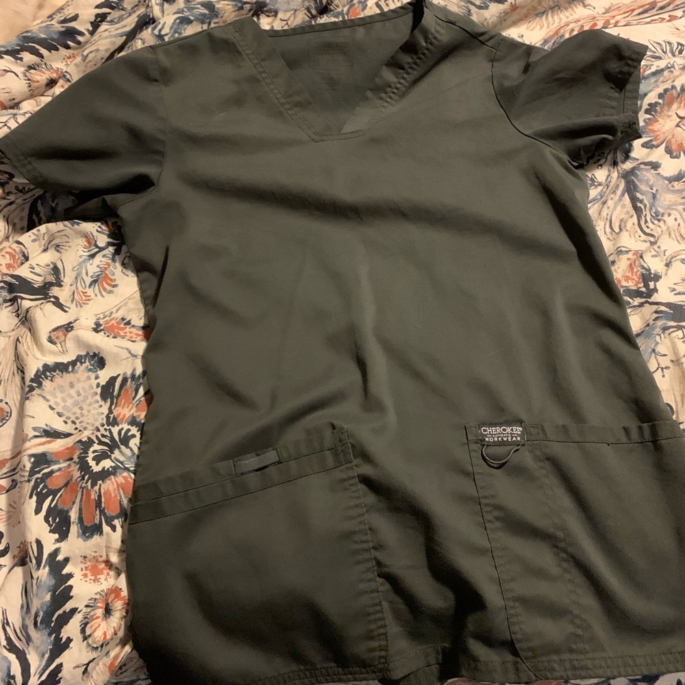 Cherokee Workwear Women’s Scrub Set